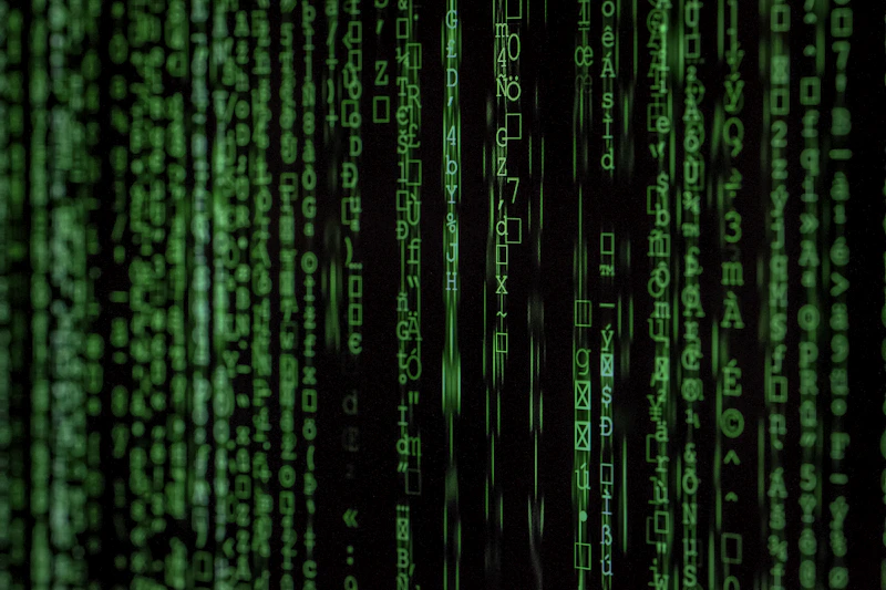 Linije programskog koda na tamnom zaslonu